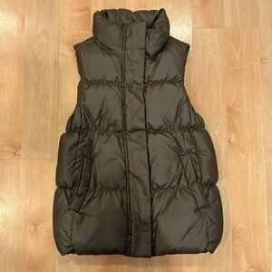 Gap puffer vest size small NWT